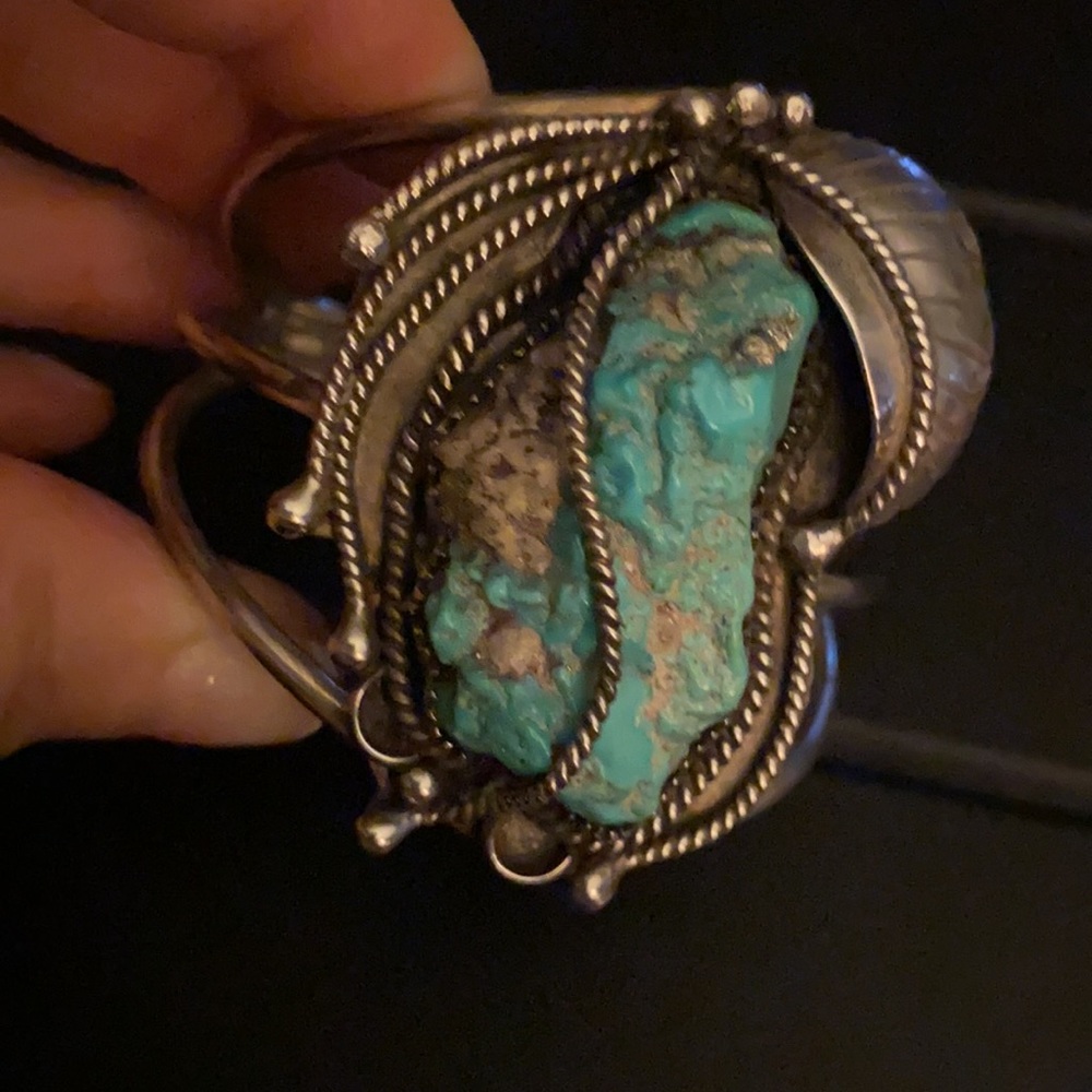 Huge Navajo antique cuff - Picture 5 of 15